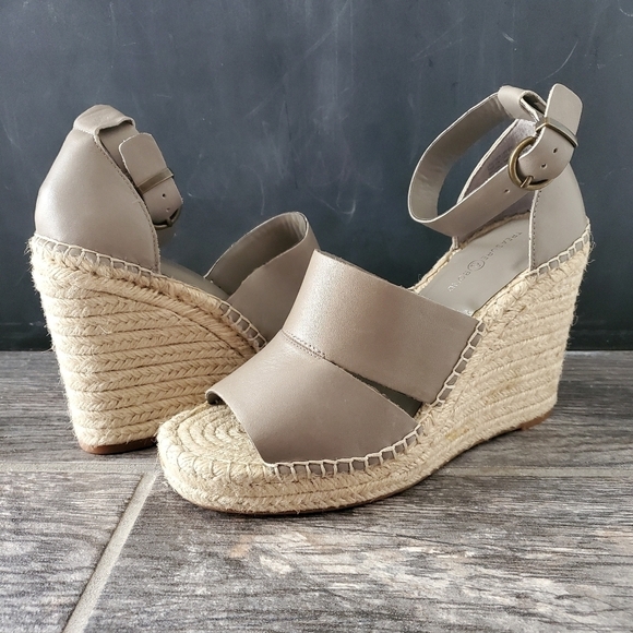 Treasure & Bond Sannibel Gray Wedge Sandals - Picture 2 of 6
